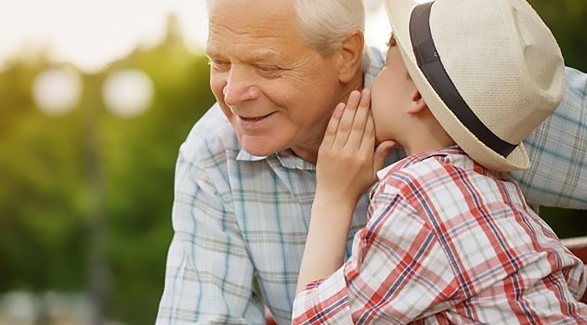 Festa dei Nonni udito,prevenzione udito nonni,controllo udito anziani,prova udito gratuita Maico,apparecchi acustici Maico